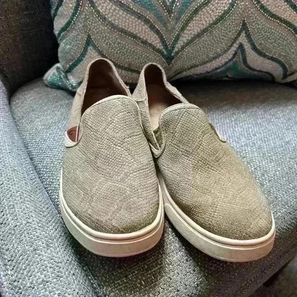 OluKai Pehuea Leather Snakeskin Slipper Shoes Size 7